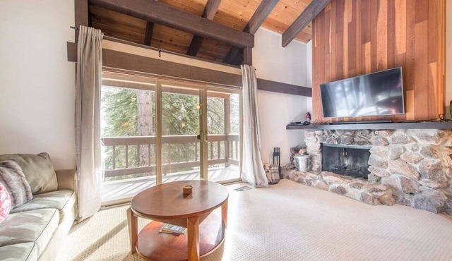 Villas Cozy Condo in Tahoe City - Close to Town, beaches and resorts