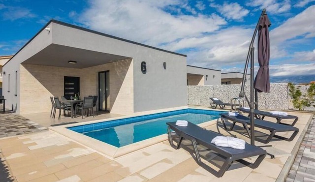 Villas Resort in Vir with pool