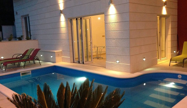 Villasanta De Luxe 2+2 with Outdoor Pool
