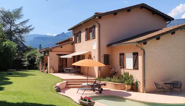 Villasospel - spacious villa classified 5* on 1500m2 enclosed grounds. Swimming pool and sauna.