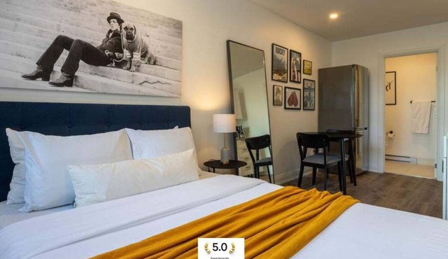 Ville-Marie Vibe – Modern Downtown Studio