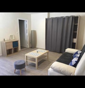 Villeneuve les avignon,proche Avignon, beau studio