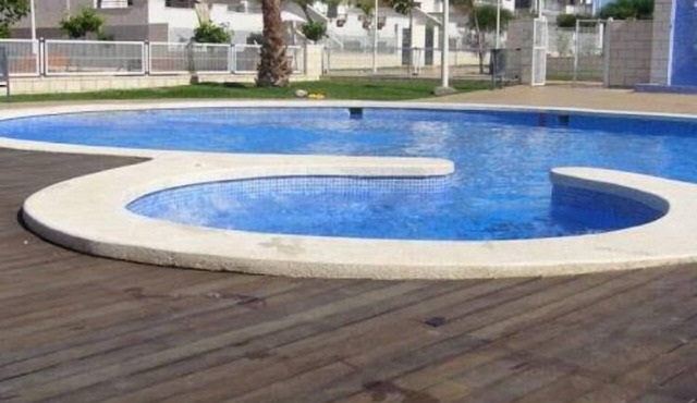 Vinaros: apartment with large terrace and garden