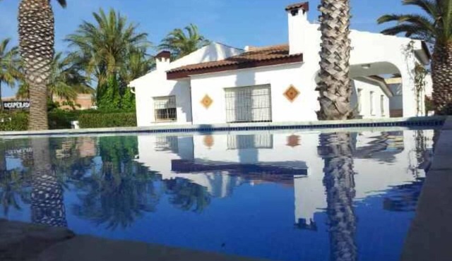 Vinaros - House with Pool - WIFI - 50M from the SEA - Barbecue - Ideal Location