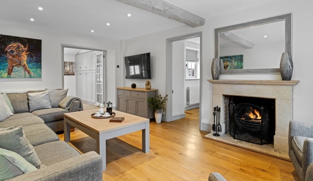 Vine Cottage - pet friendly in Paxford near Chipping Campden