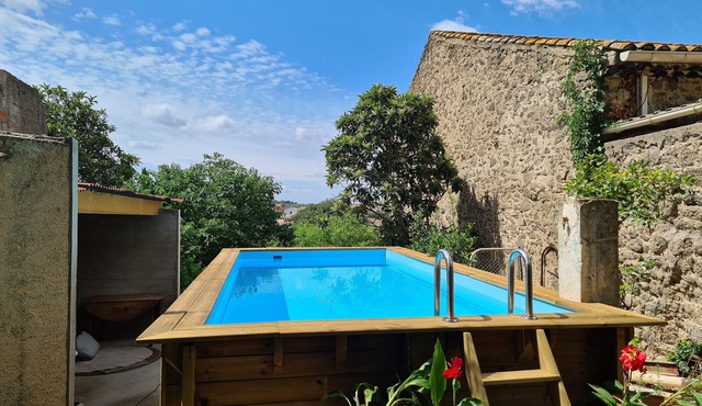 Vine Views II 3 bedroom air conditioned home with stunning views, pool & garden