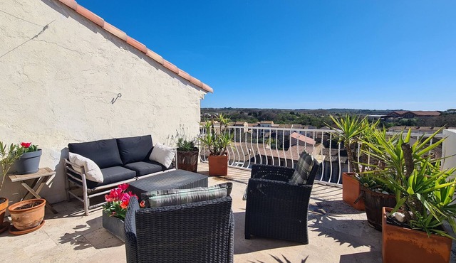 Vine Views Suntrap Terrace, Garden And Small Pool With Terrace
