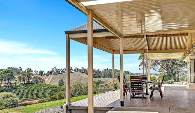 Vinea Vista - Hillside Homestead amid Rural Beauty