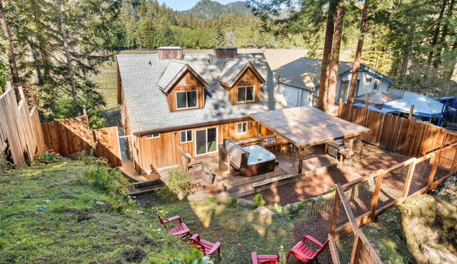 Vinewood Lodge - Amazing Vineyard Views, Spacious, Remodeled Home