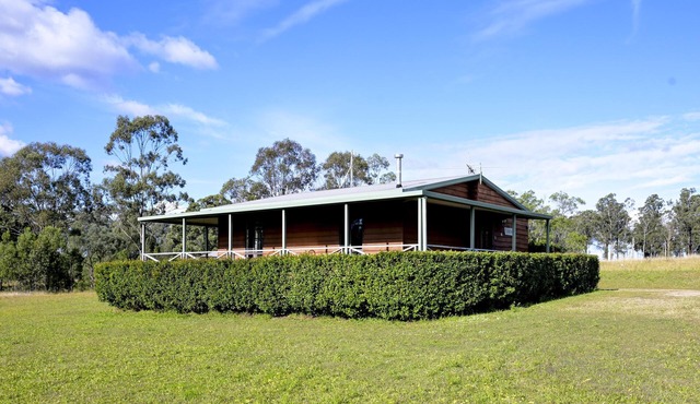 Vineyard Cabin 6 - 1 bedroom with 1 x queen bed + sofa bed