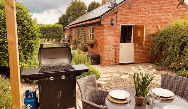 Vineyard Cottage Sleeps 4 with Garden