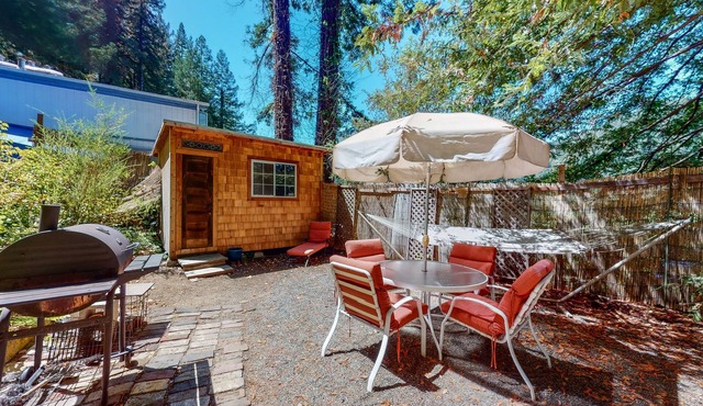 Vineyard cottage with a hot tub, fireplace, washer/dryer & vineyard views