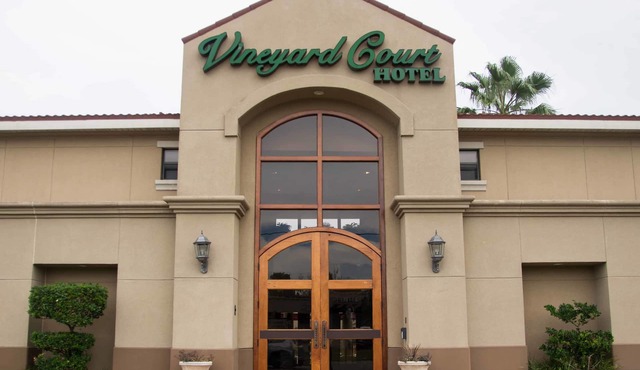 Vineyard Court Designer Suites Hotel