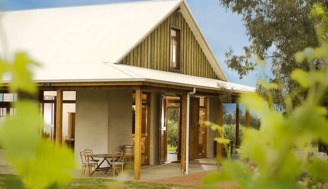 Vineyard Estate House | Wine Tastings & Olive Groves | Hunter Valley Escape