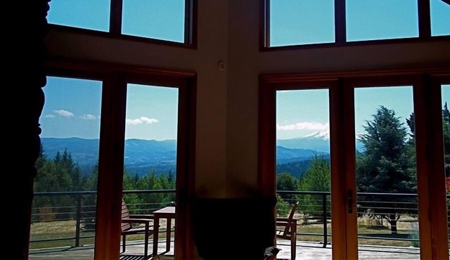 Vineyard Estate with Breathtaking Mt. Hood Views, Hot Tub!