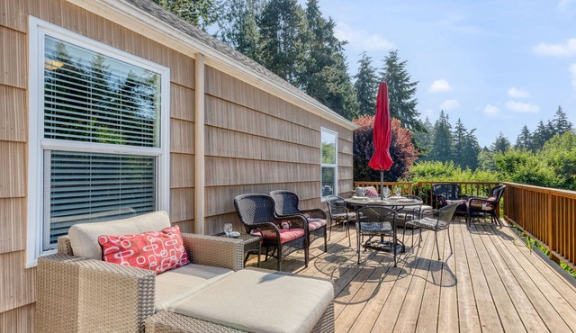 Vineyard House - Walk to Downtown Freeland