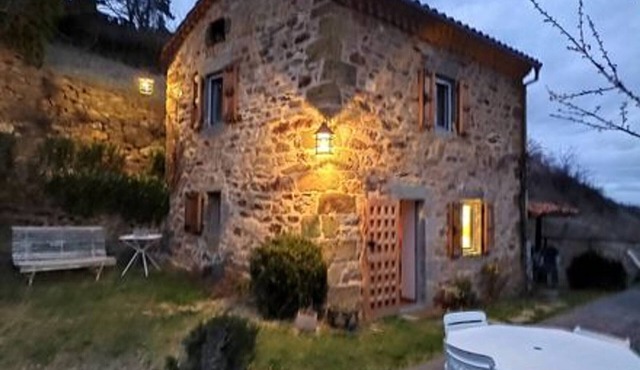 Vineyard house with terrace and fireplace