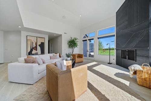 Vineyard Main House -10 acre Vineyard