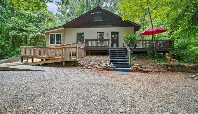 Vineyard Mountain Cottage on 7 Acres - Private yet Close to Town!