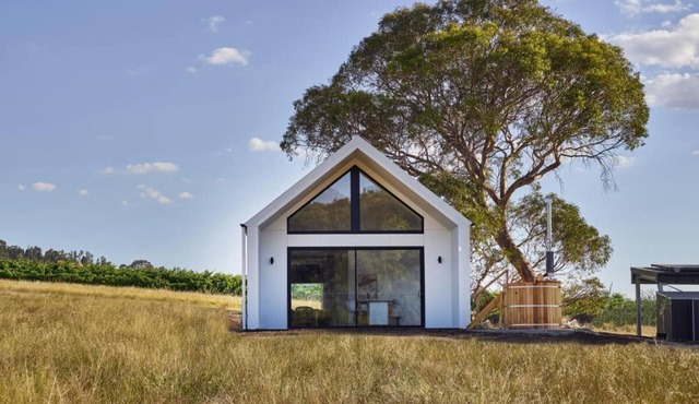 Vineyard Stay with private hot tub