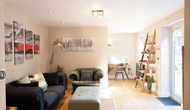 Vineyard Style 2BR with Garden and Parking