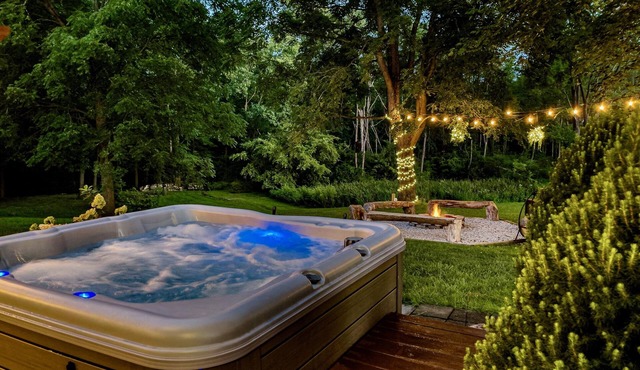 Vineyard View | Walk to Wineries & River| Hot Tub