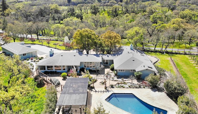 Vineyard Vista- 4 bedroom ranch-style beautiful home *30+ Day Rental*