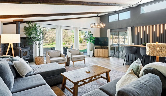 Vineyards Edge - Pool, Hot Tub, Bikes, Pets Welcome, Fire Pit- 1mi to Downtown