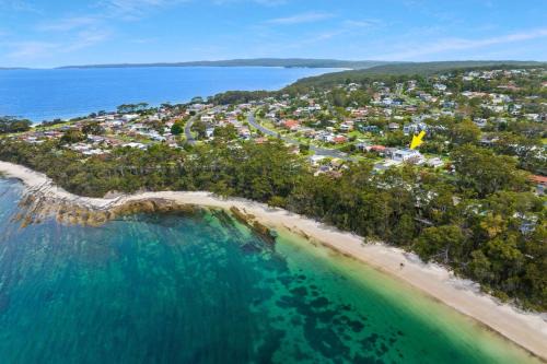 Vinny Beach House for 12 Vincentia