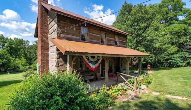 Vintage 1850's Log Cabin Glamping