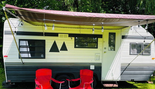 Vintage 19' Camper close to Niagara Falls
