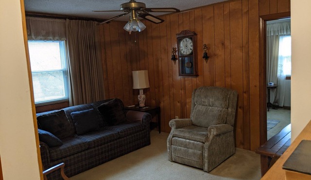 Vintage 2 bedroom w/large yard space