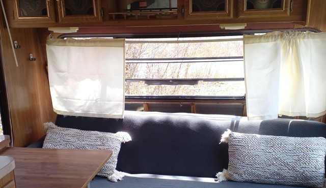 Vintage 4 person camper with all amenities