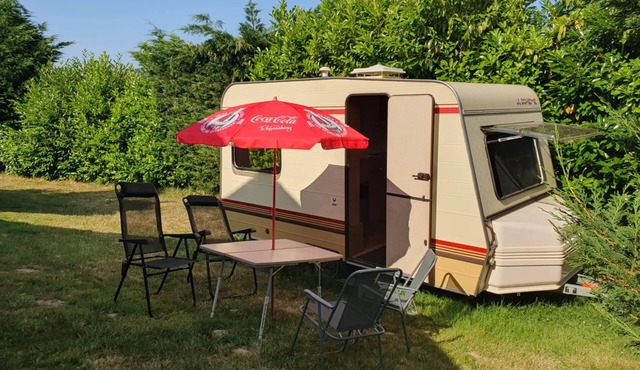 Vintage 4-seater caravan for adventure departing from Brittany!