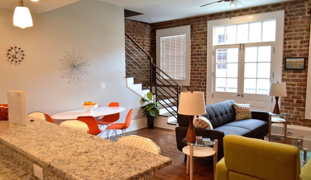 Vintage Advertisements Themed luxury condo, 2 blocks from French Quarter