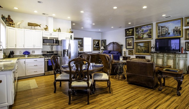 Vintage/antique 1200 sq. ft. interior studio & parking