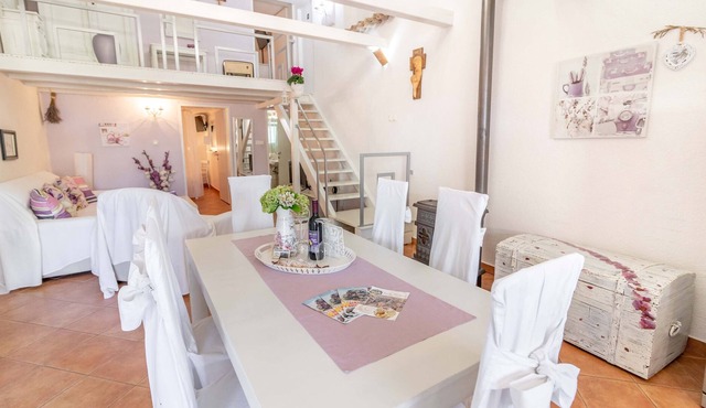 Vintage apartment 1 with balcoony and garden near the sea