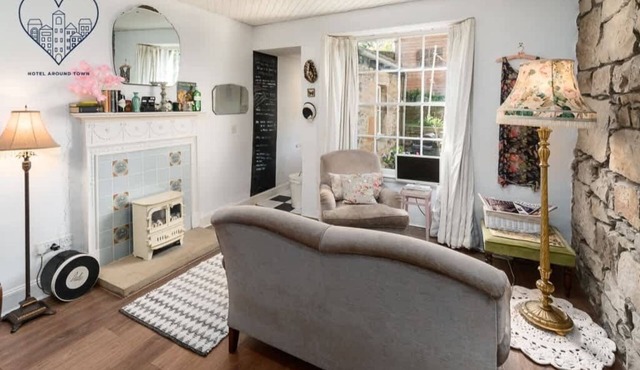 VINTAGE apt,pvt GARDEN,wifiNEW TOWN