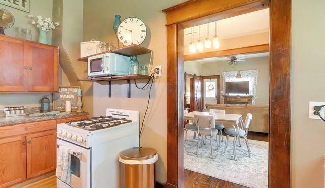Vintage Belle Plaine Farmhouse w/Fire Pit!