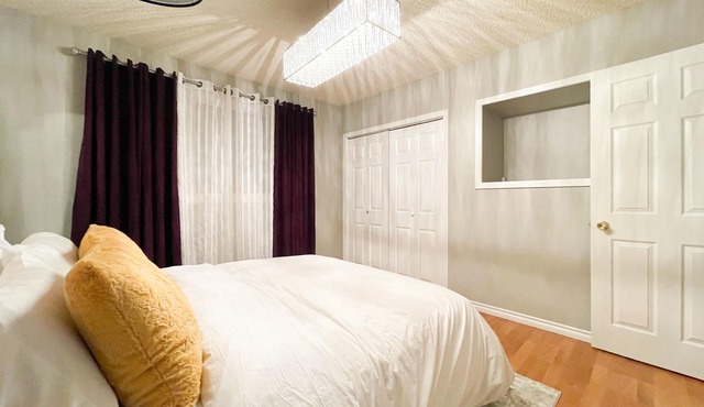 Vintage Bungalow. It’s Better than a hotel. spread out & enjoy the space.