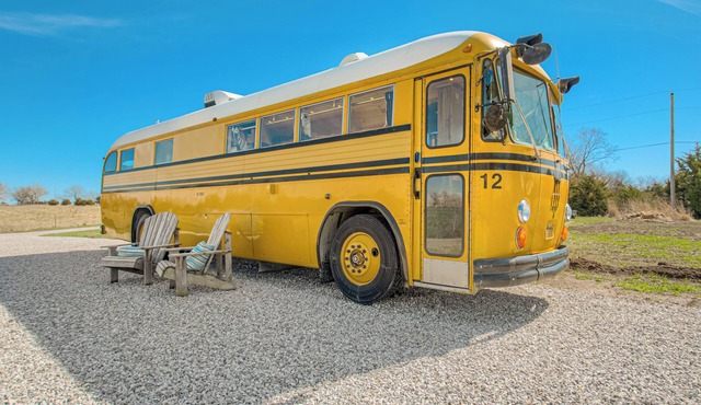 Vintage Bus Stay on Flower Farm w/Hot Tub