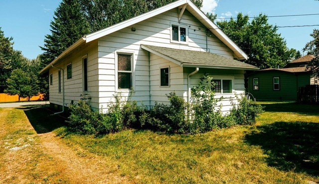 Vintage Cabin Perfect for Families and Outdoor Activities in Ranchester, Wyoming