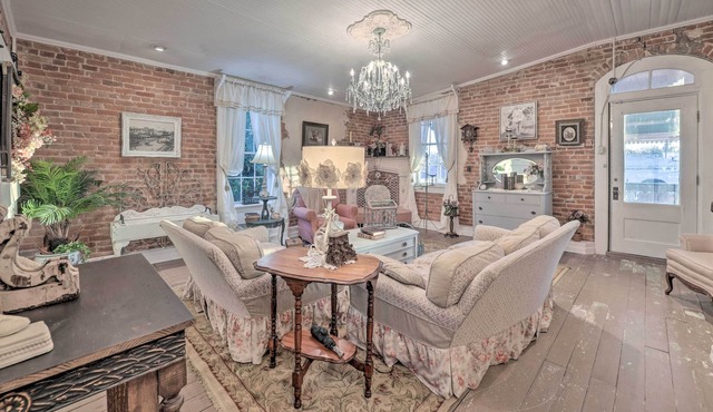 Vintage Calvert Apartment w/ Large Balcony!