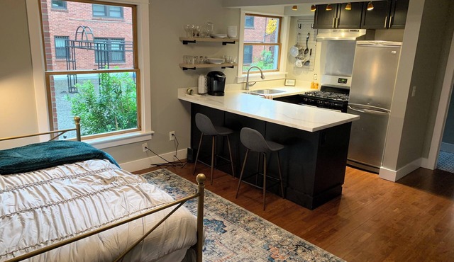 Vintage Capitol Hill Condo w/Secure Parking & Close to Light Rail