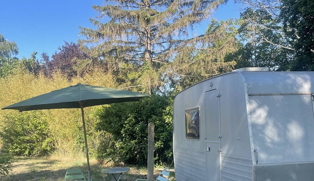 Vintage caravan of the "Cabanes du Vigné".