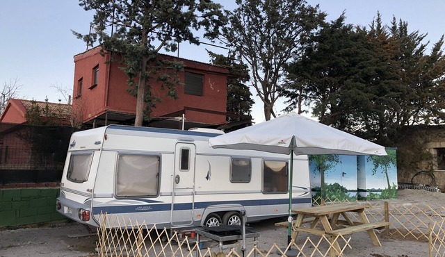 Vintage caravan rental on weekends and holidays
