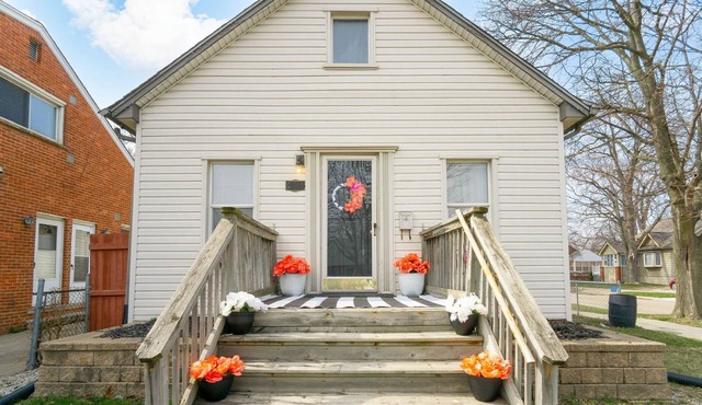 Vintage Charm| 3BR | Free Wifi | Basement Storage Space