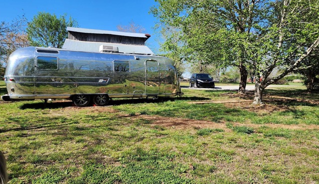 Vintage Charm and Modern Comfort in a Renovated Airstream