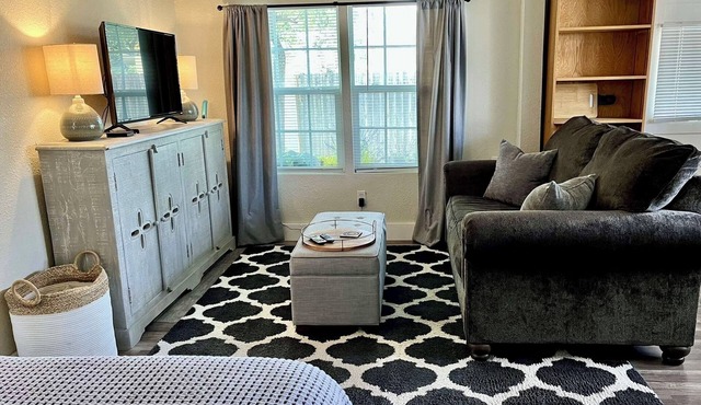 Vintage Charm Meets Modern Comfort~Pet Friendly