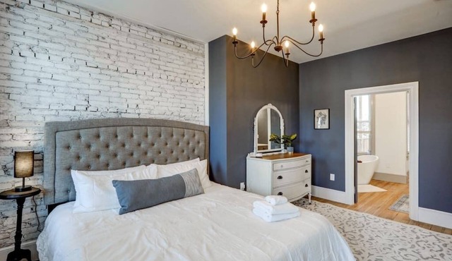 Vintage Charm on Chestnut in the heart of Columbia